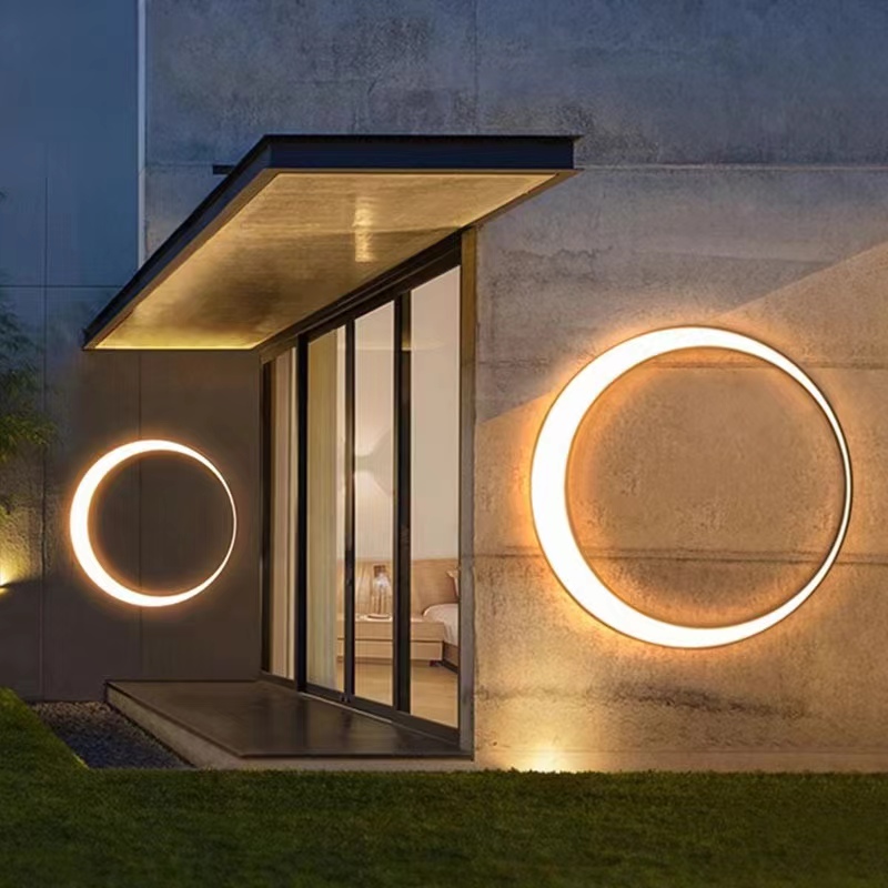Moderne Außenleuchte in Mondfo – Outdoor Lighting Up And Down Bewertung und Preis